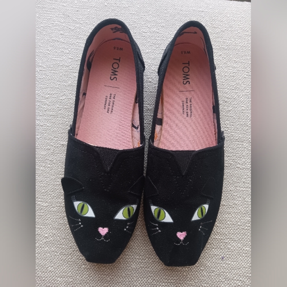 Tom's glow in dark eyes kitty shoes sz 6.5 women's. Excellent pre-owned conditio